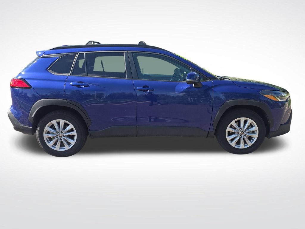 Used 2022 Toyota Corolla Cross LE w/ Moonroof Package AWD/4WD image 8