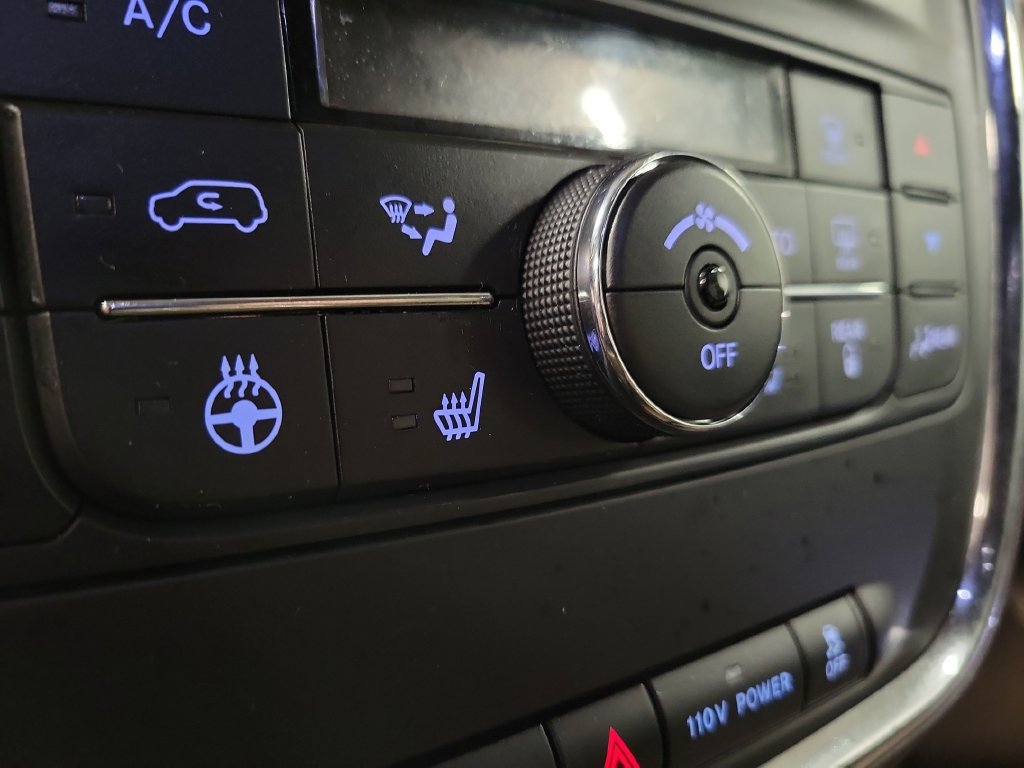 Used 2012 Chrysler Town & Country Touring-L w/ Driver Convenience Group FWD image 20