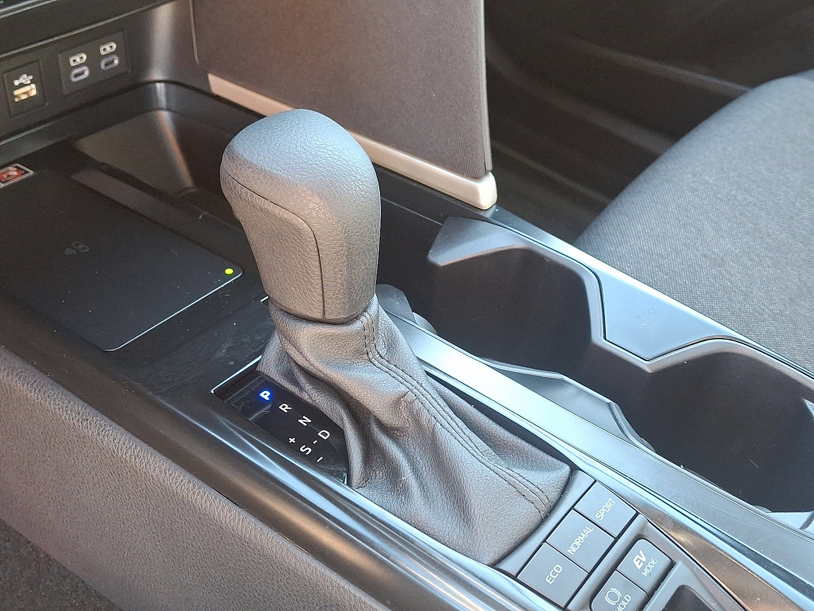 Certified 2025 Toyota Camry Hybrid image 14