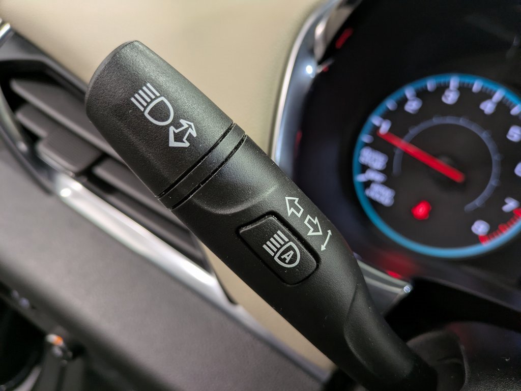 Used 2022 Chevrolet Traverse LS image 17