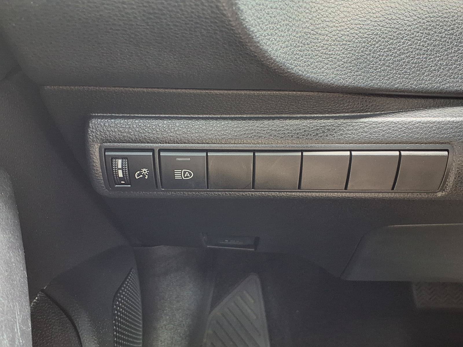 Used 2020 Toyota Corolla LE w/ LE Premium Package FWD image 9