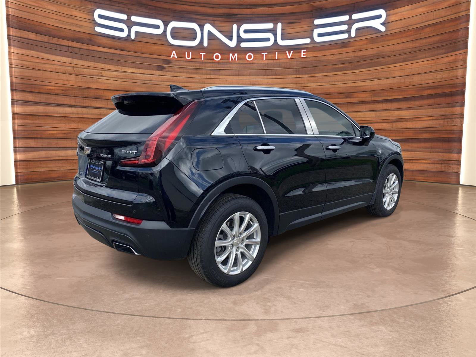 Used 2019 Cadillac XT4 Luxury w/ Cold Weather Package image 6
