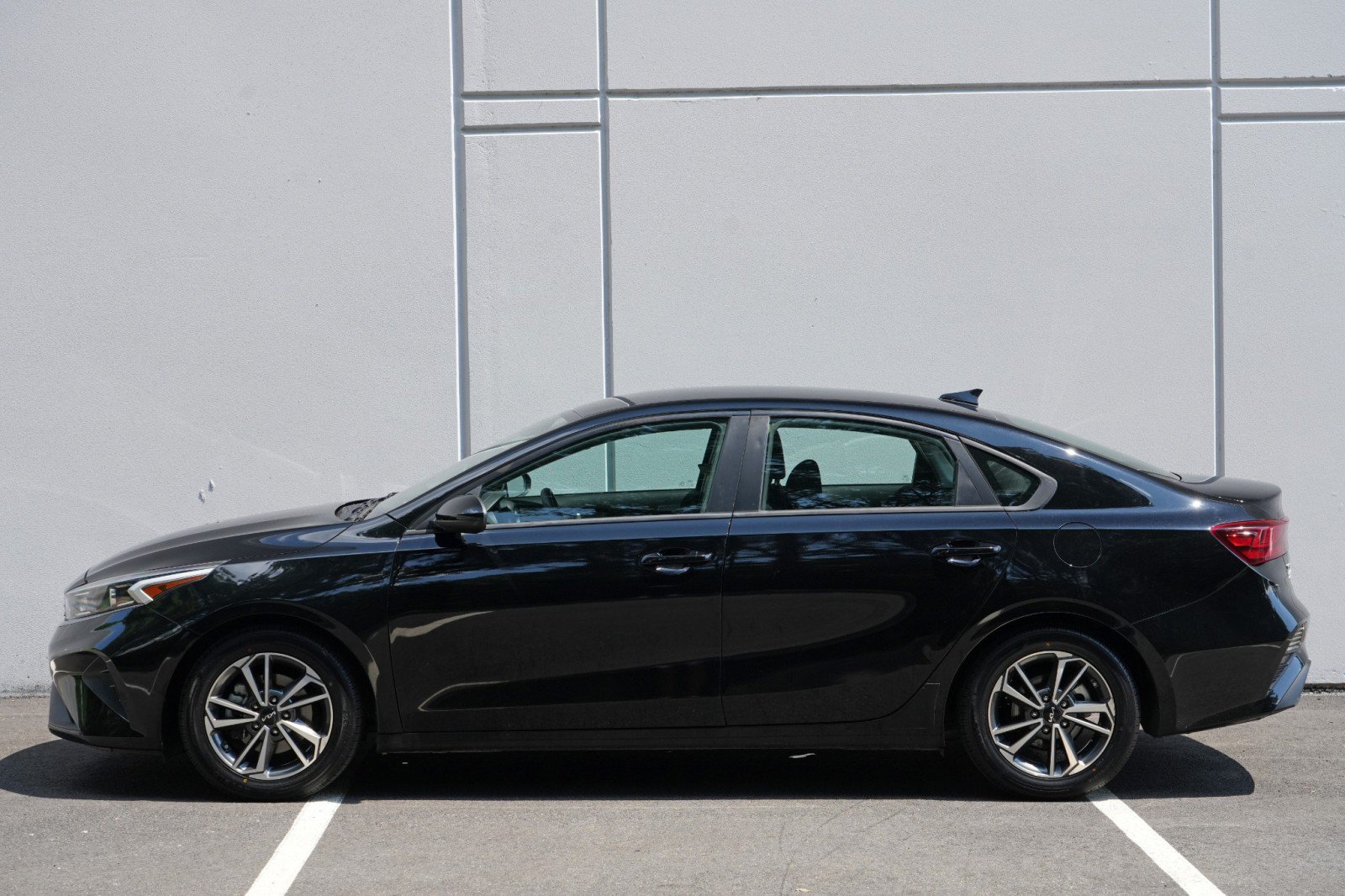 Used 2023 Kia Forte LXS FWD image 8