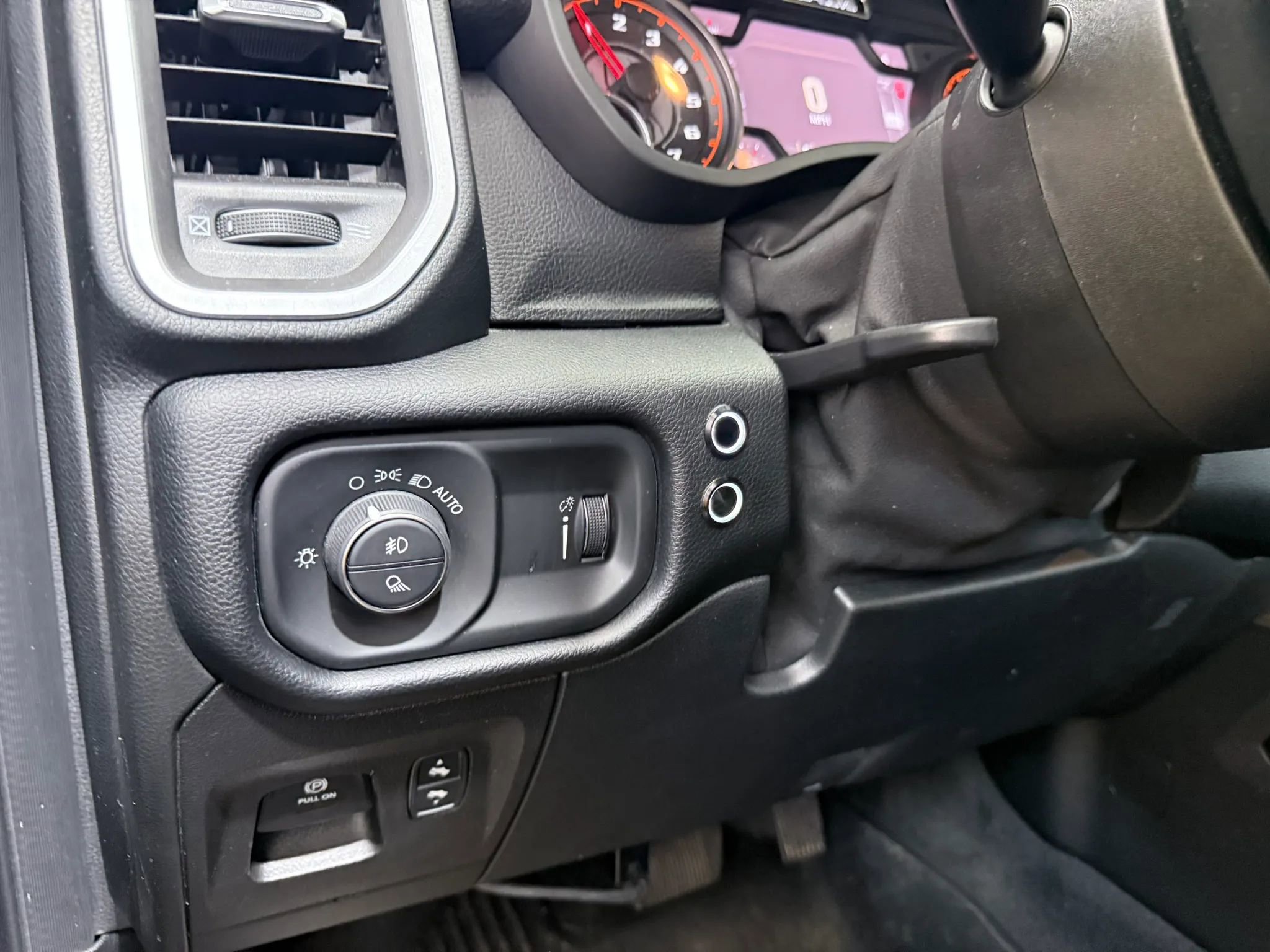 Used 2022 RAM 1500 Big Horn AWD/4WD image 14