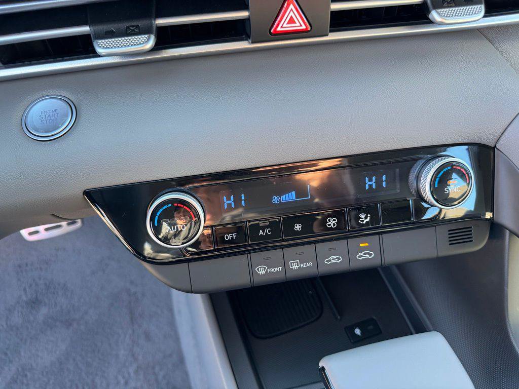 New 2025 Hyundai Elantra Sport FWD image 24