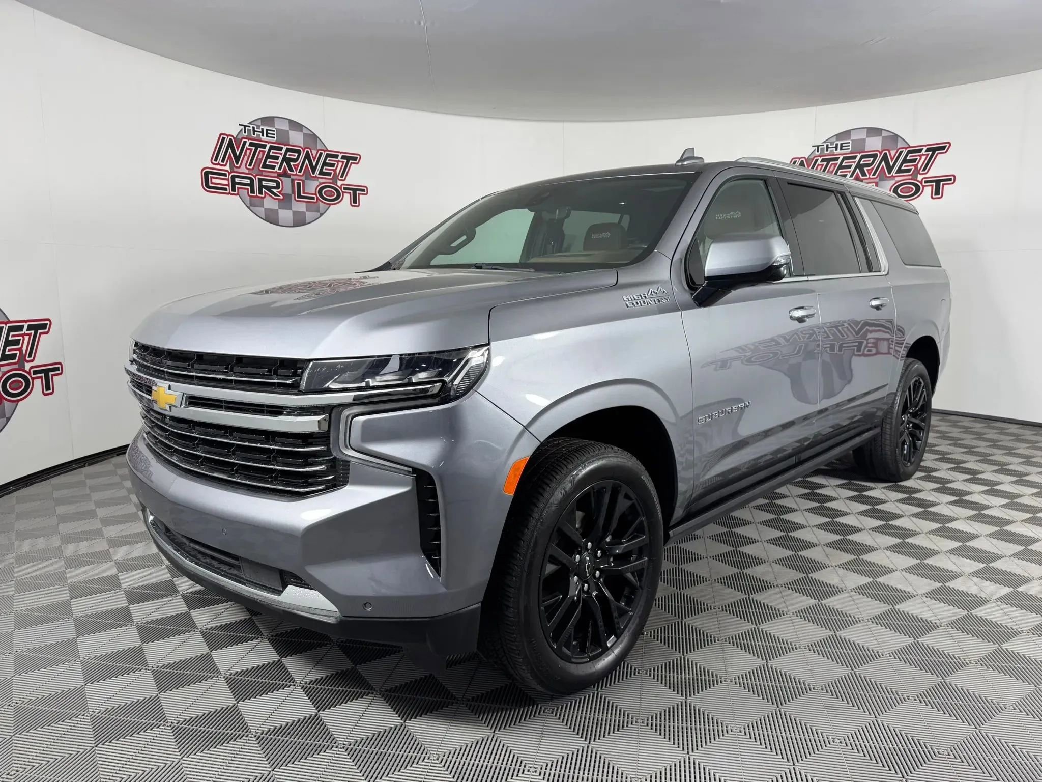 Used 2021 Chevrolet Suburban High Country w/ Premium Package AWD/4WD image 3