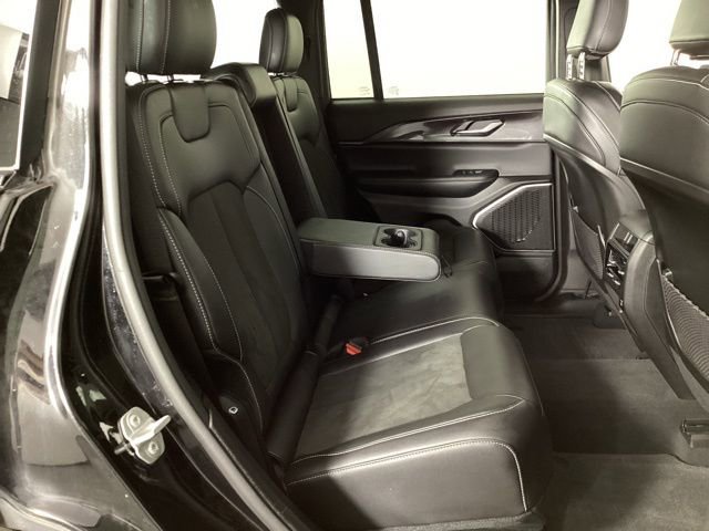 Used 2022 Jeep Grand Cherokee Altitude image 36