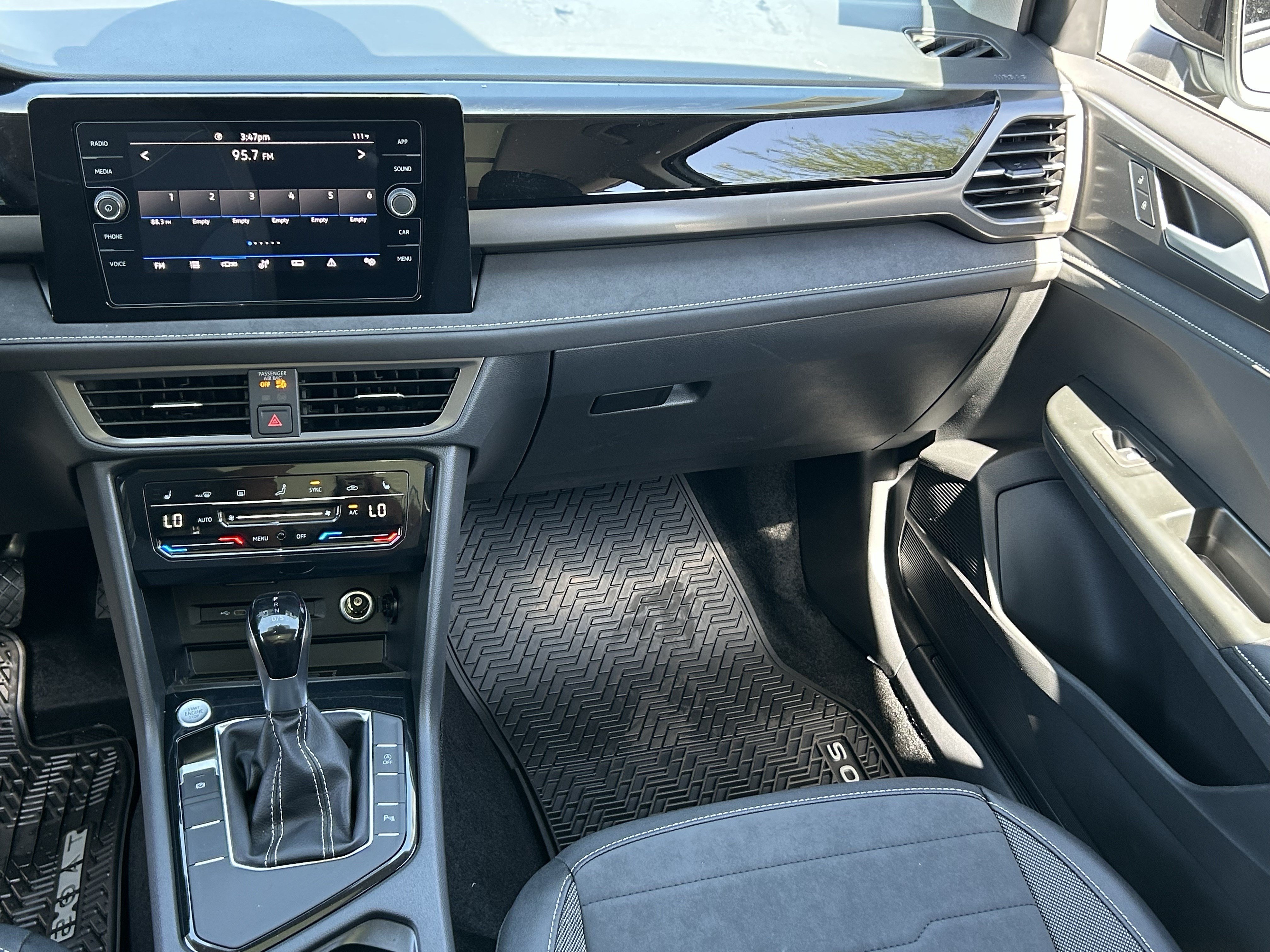 New 2026 Volkswagen Taos SE FWD image 13