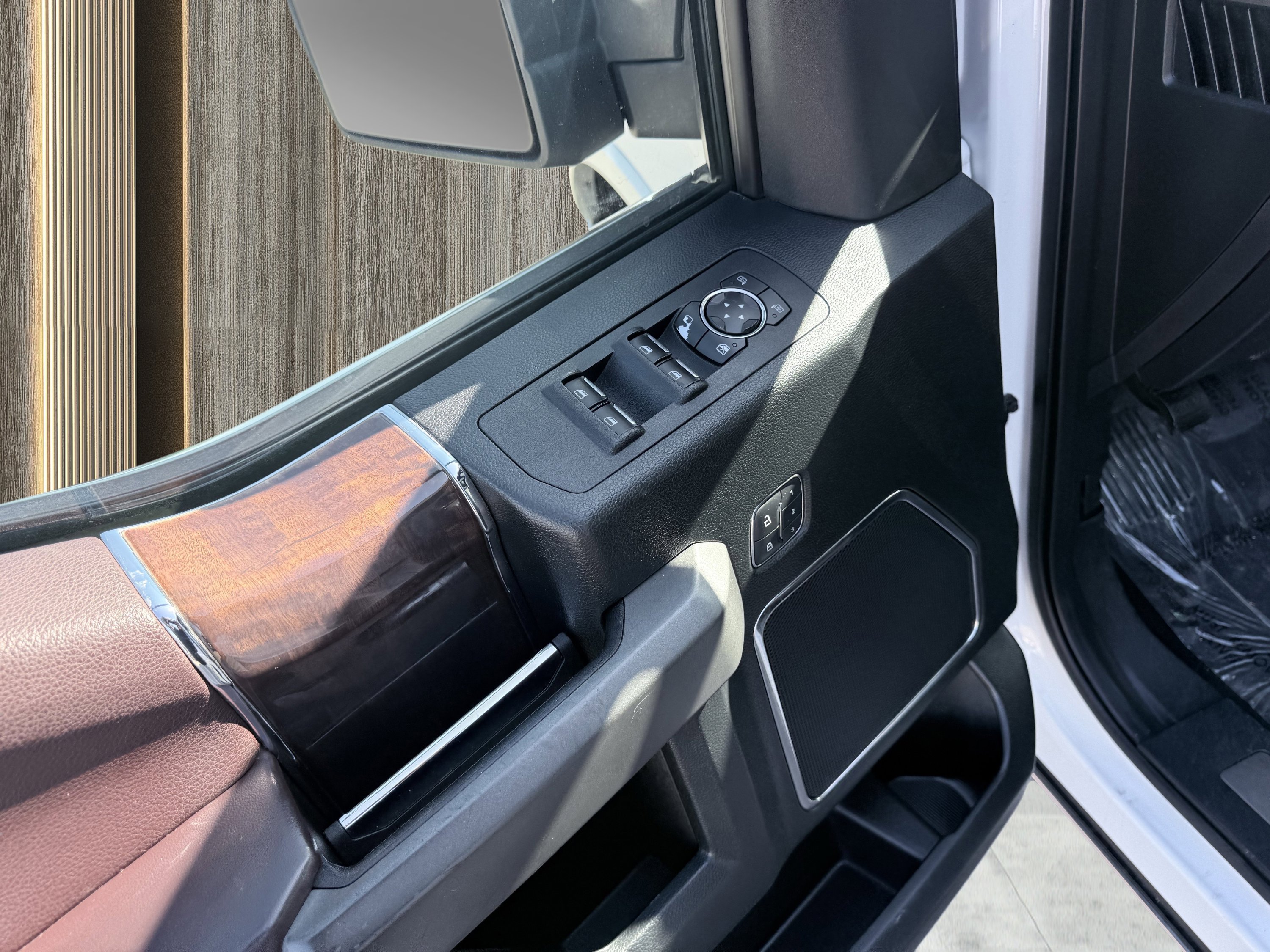 Used 2016 Ford F150 Platinum w/ Equipment Group 701A Luxury image 9