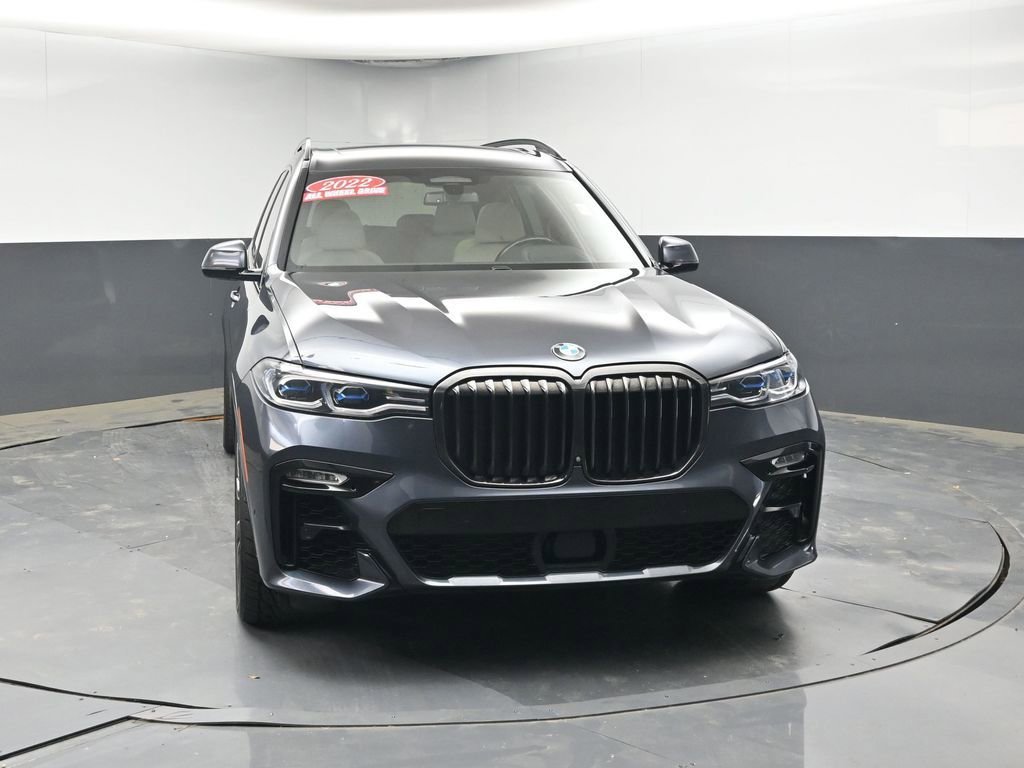 Used 2022 BMW X7 M50i image 8