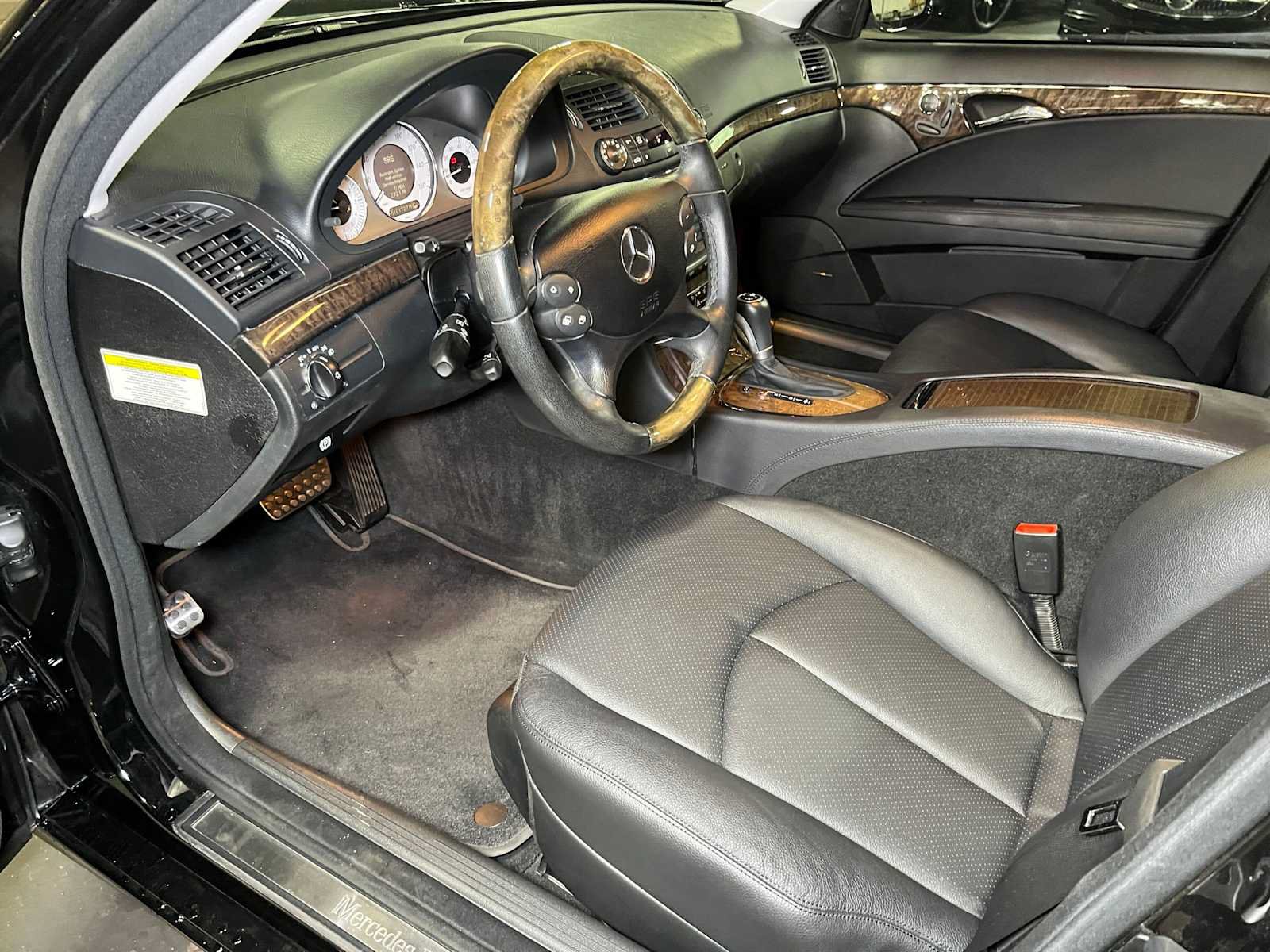 Used 2008 Mercedes-Benz E 350 4MATIC Sedan image 23