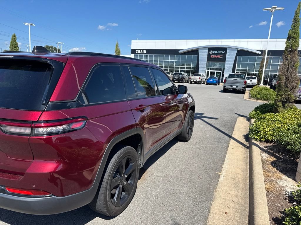 Used 2024 Jeep Grand Cherokee Altitude AWD/4WD image 7