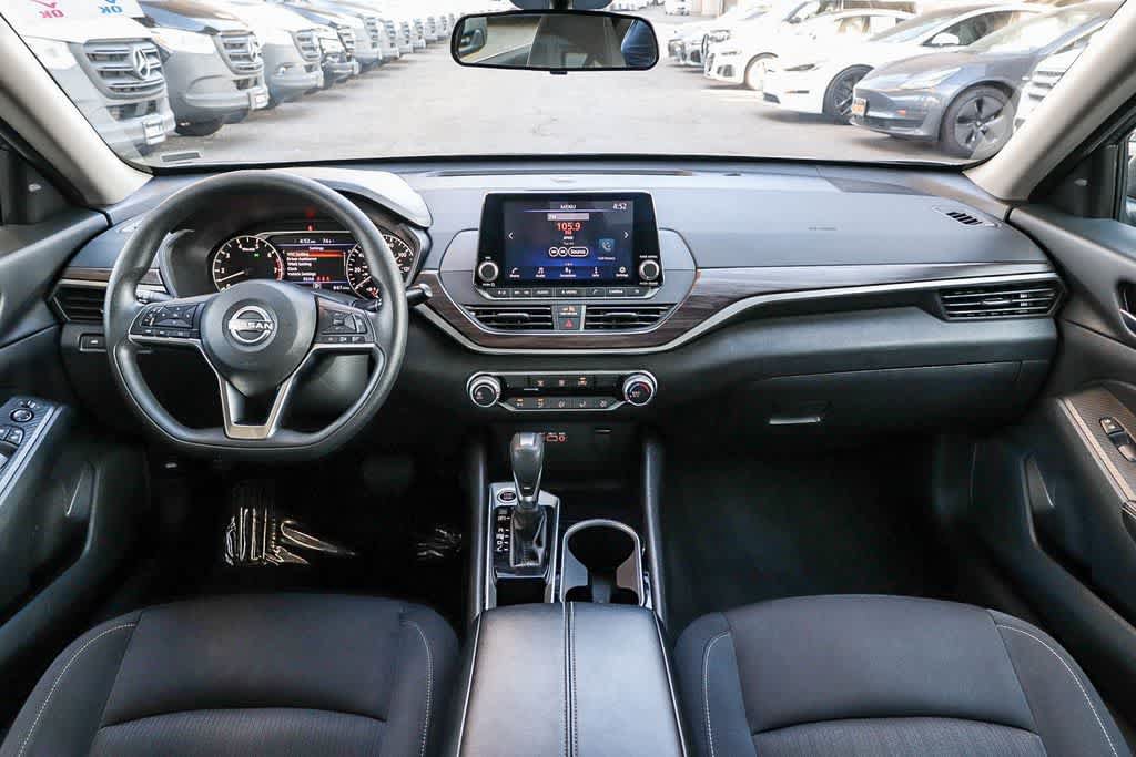 Used 2024 Nissan Altima 2.5 SV FWD image 14