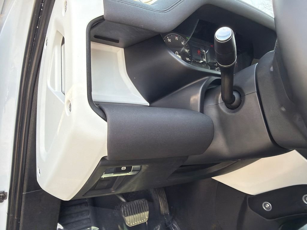 Used 2023 Land Rover Defender 130 S image 36