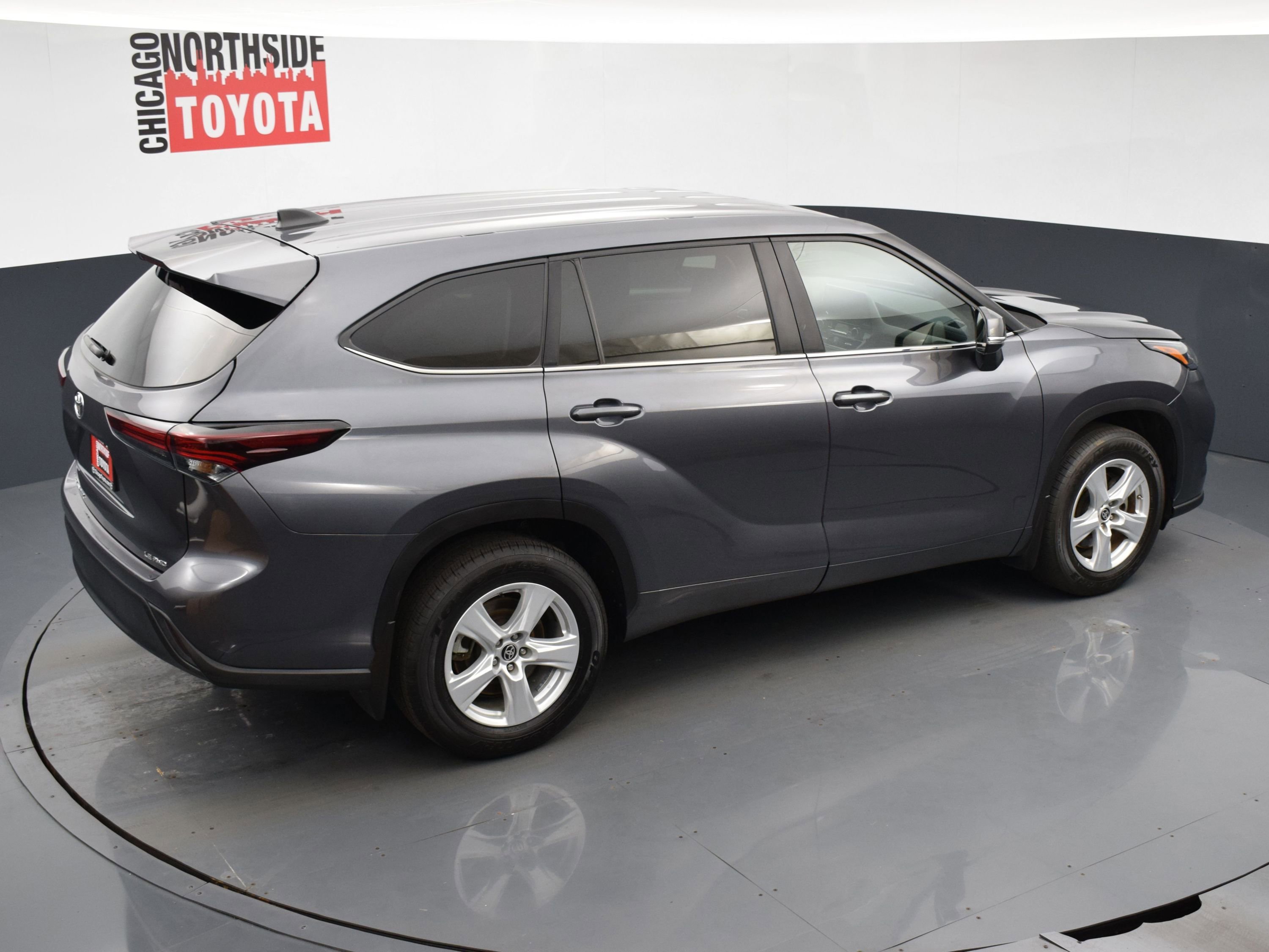 Used 2024 Toyota Highlander LE image 22