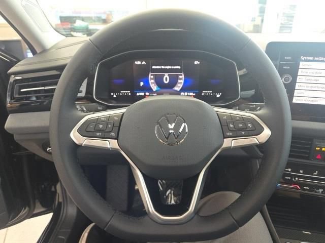 New 2025 Volkswagen Jetta SE FWD image 18