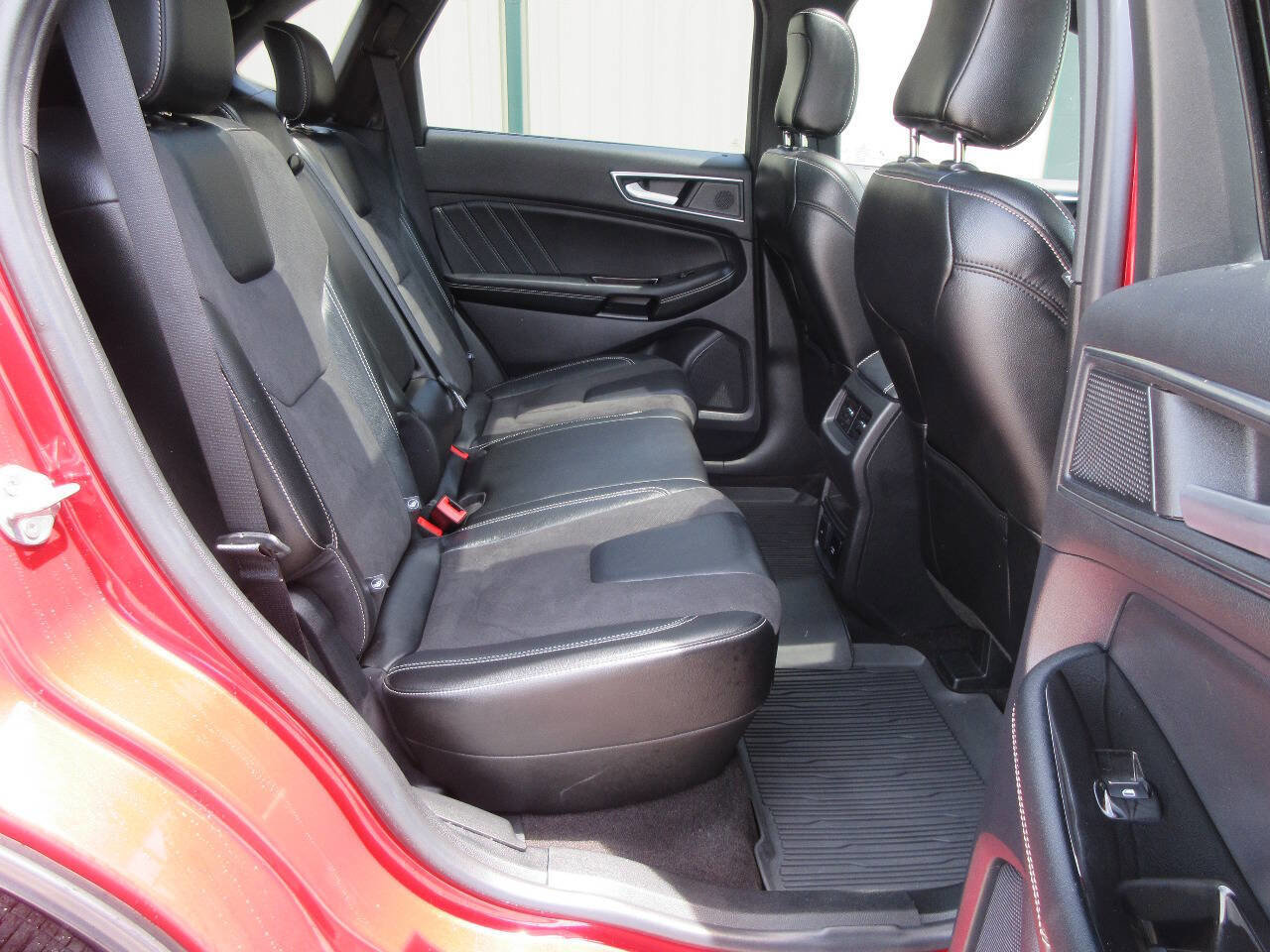 Used 2020 Ford Edge ST w/ Cold Weather Package AWD/4WD image 13