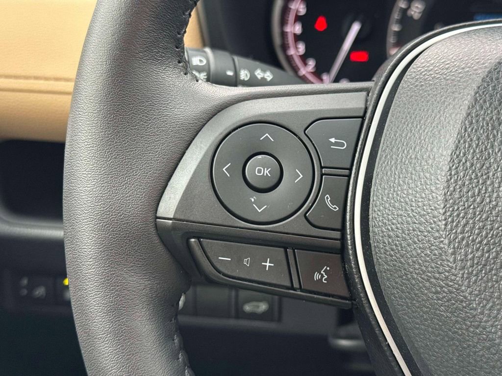 Used 2023 Toyota RAV4 XLE Premium image 22