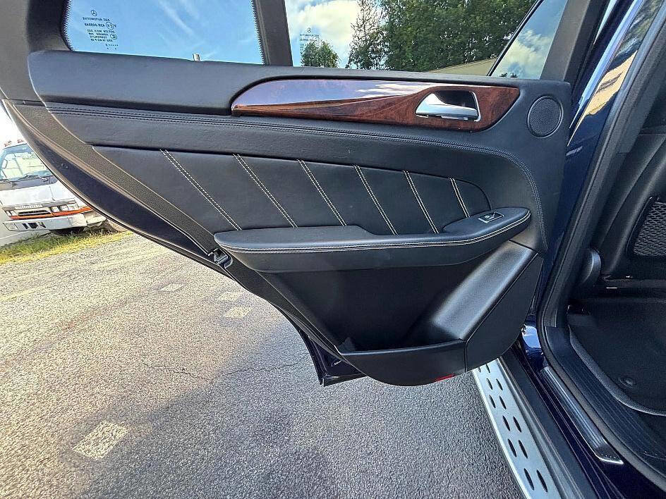 Used 2015 Mercedes-Benz ML 63 AMG 4MATIC image 18