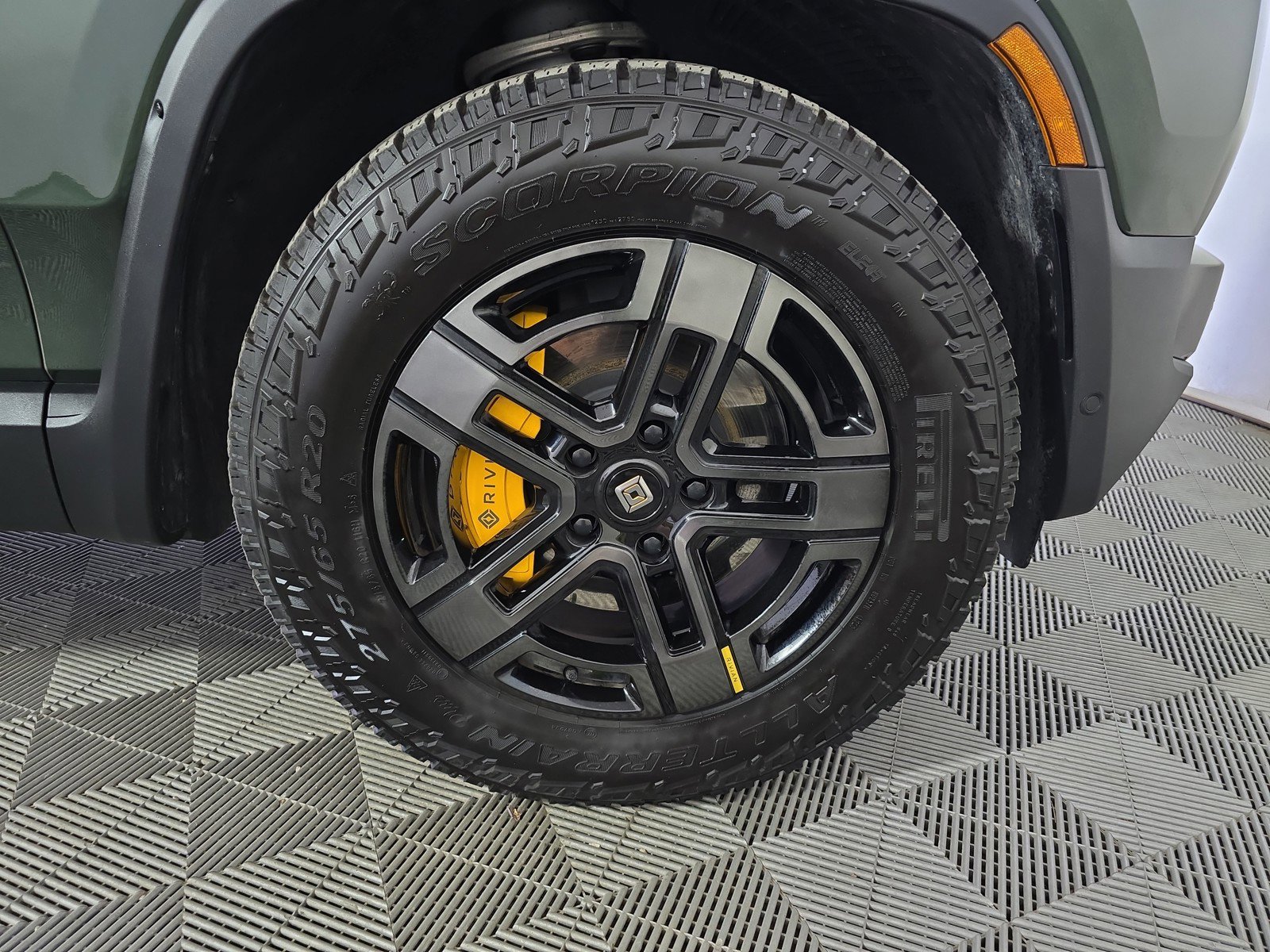 Used 2023 Rivian R1S Adventure image 11