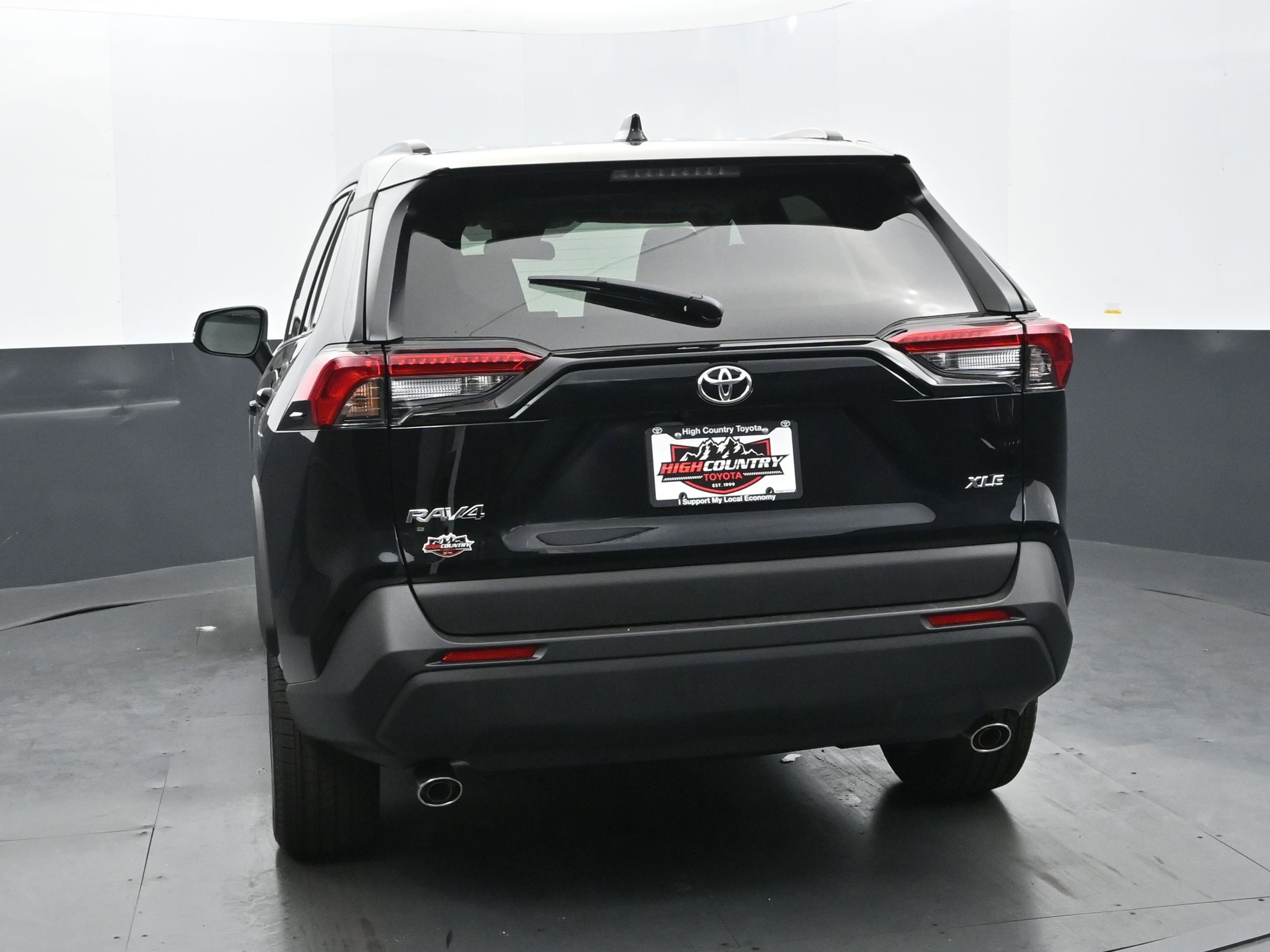 Used 2025 Toyota RAV4 XLE Premium image 5