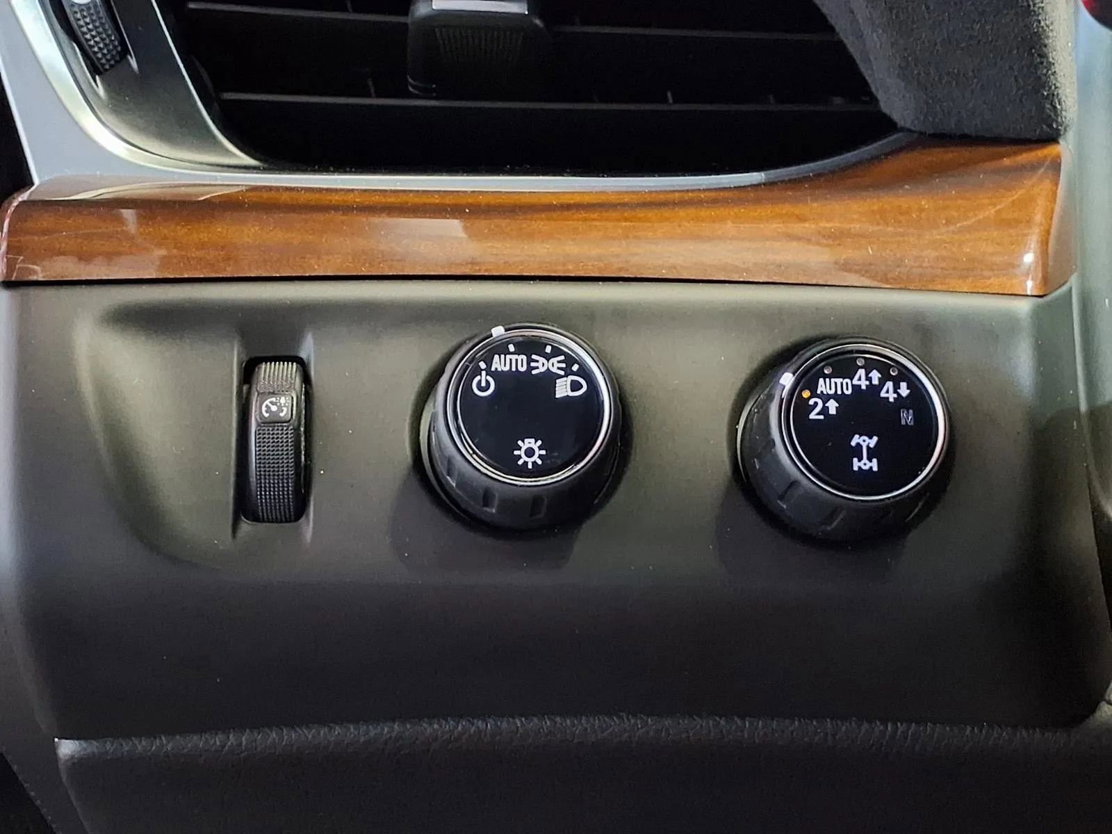 Used 2020 Cadillac Escalade Luxury AWD/4WD image 20