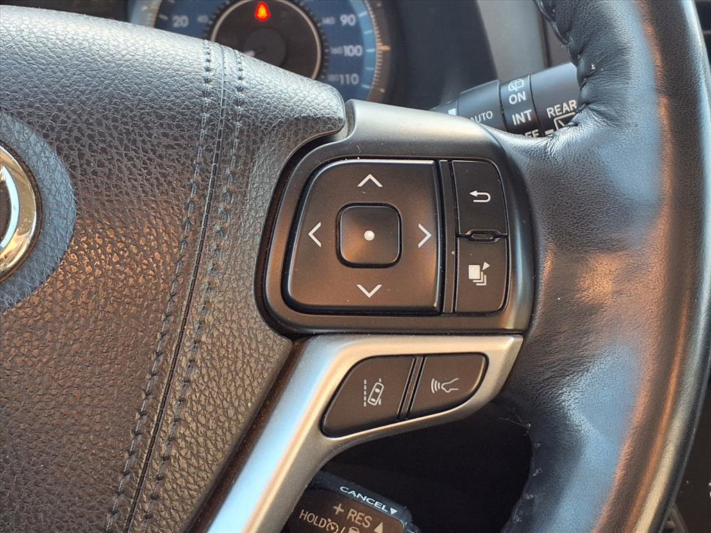 Used 2018 Toyota Sienna Limited Premium w/ Carpet Mat Package image 16