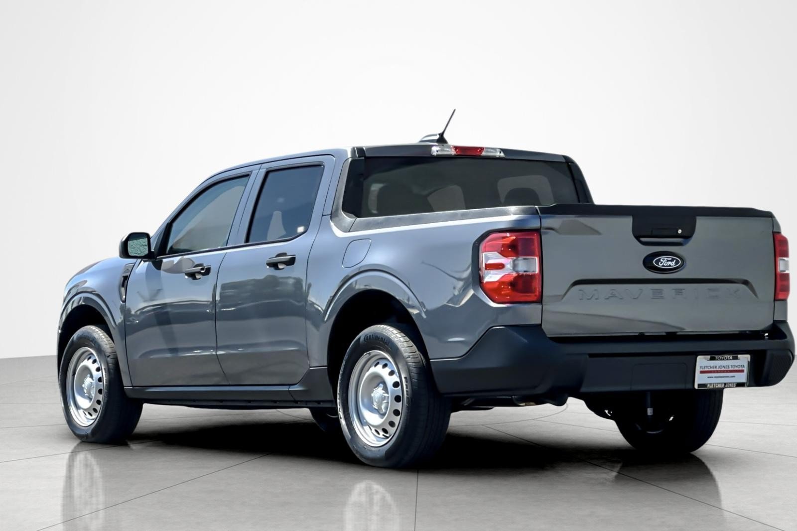 Used 2025 Ford Maverick XL FWD image 3