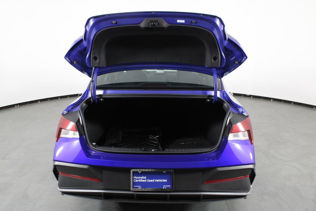 Certified 2025 Hyundai Elantra Sport image 17