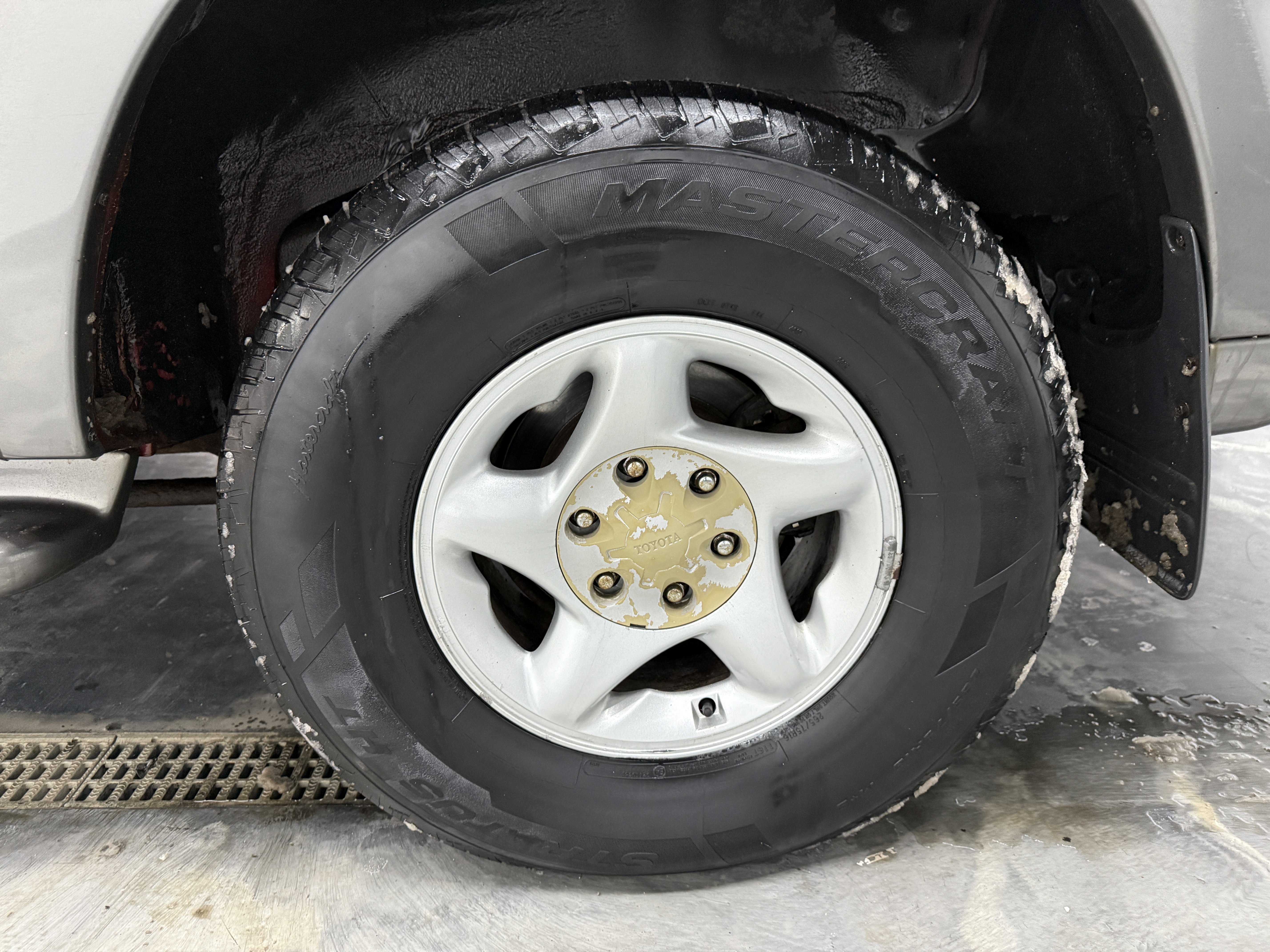 Used 2003 Toyota Sequoia SR5 image 21