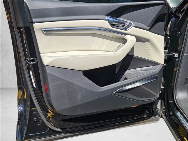 Certified 2024 Audi Q8 e-tron Premium Plus w/ Premium Plus Package AWD/4WD image 10