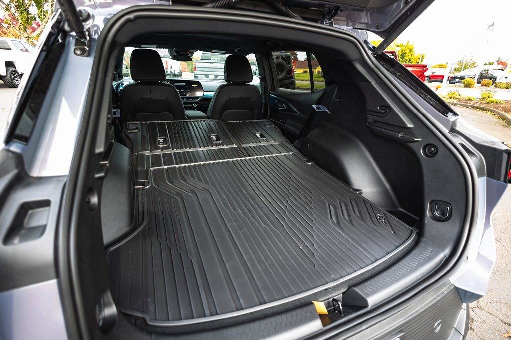 New 2026 Chevrolet Equinox EV LT image 24