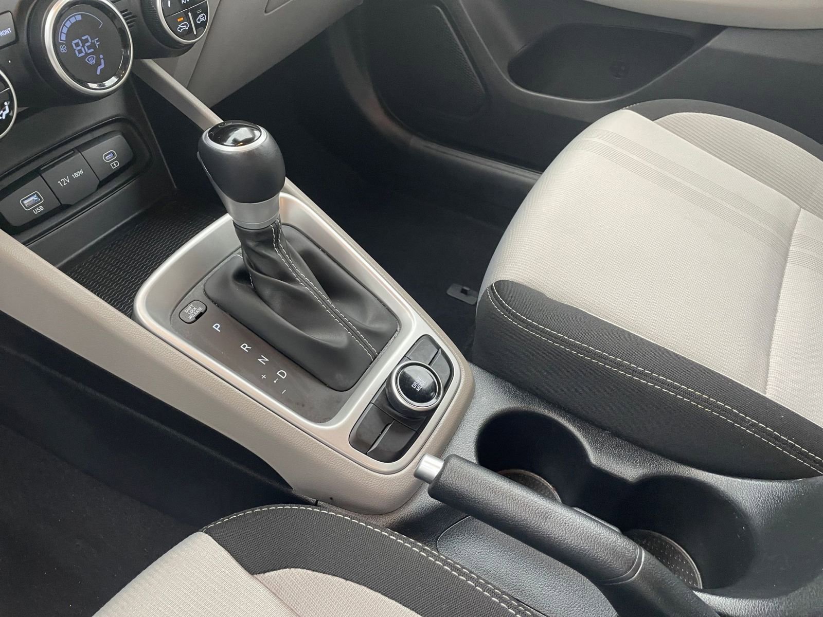 Used 2025 Hyundai Venue SEL image 37