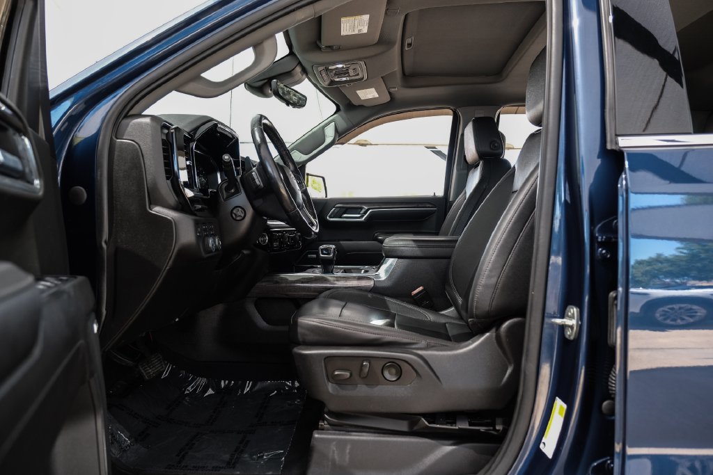 Used 2022 Chevrolet Silverado 1500 LTZ w/ Technology Package AWD/4WD image 3