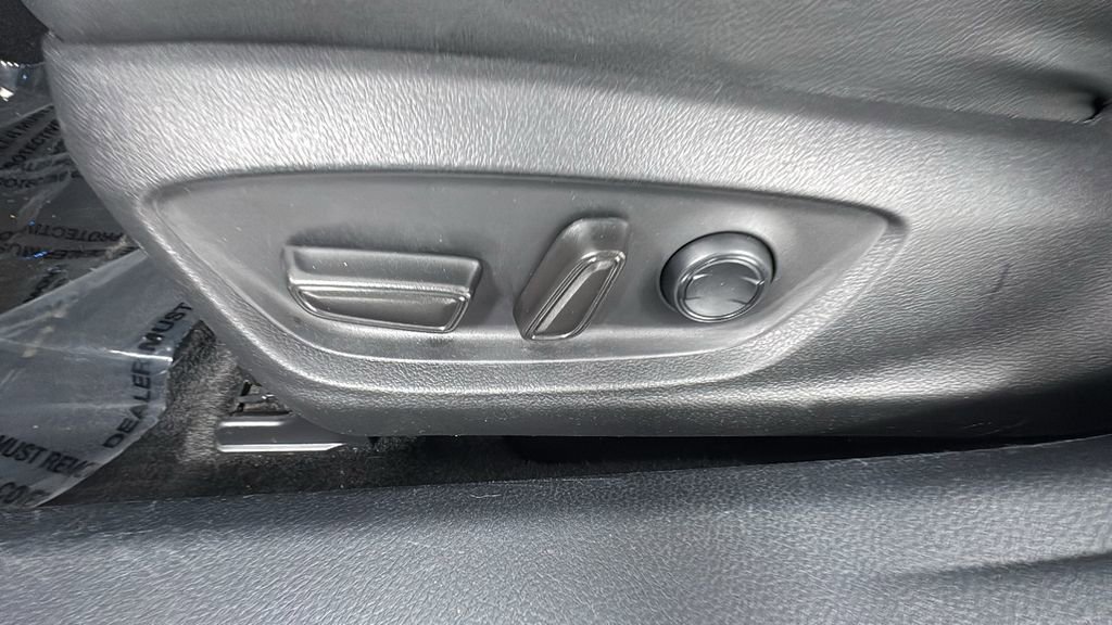 Used 2021 Toyota Camry XSE image 11