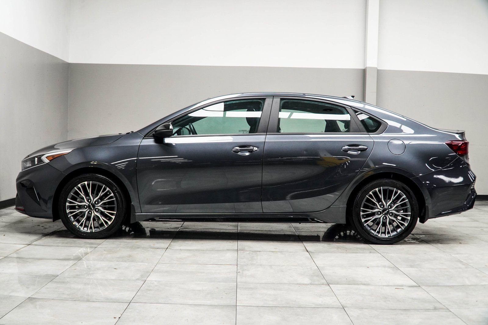 Used 2023 Kia Forte GT-Line w/ GT-Line Premium Package image 9