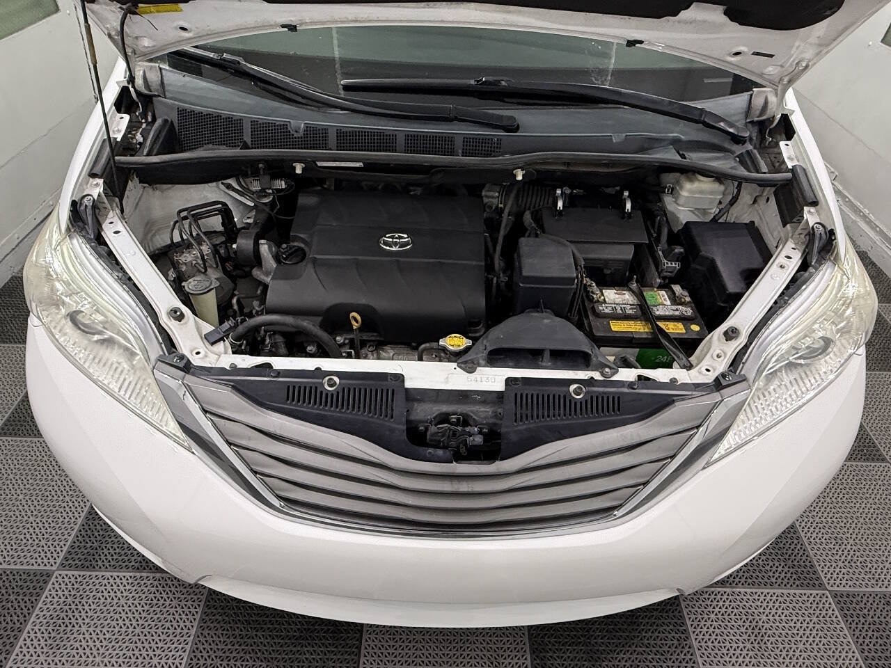 Used 2011 Toyota Sienna XLE FWD image 37