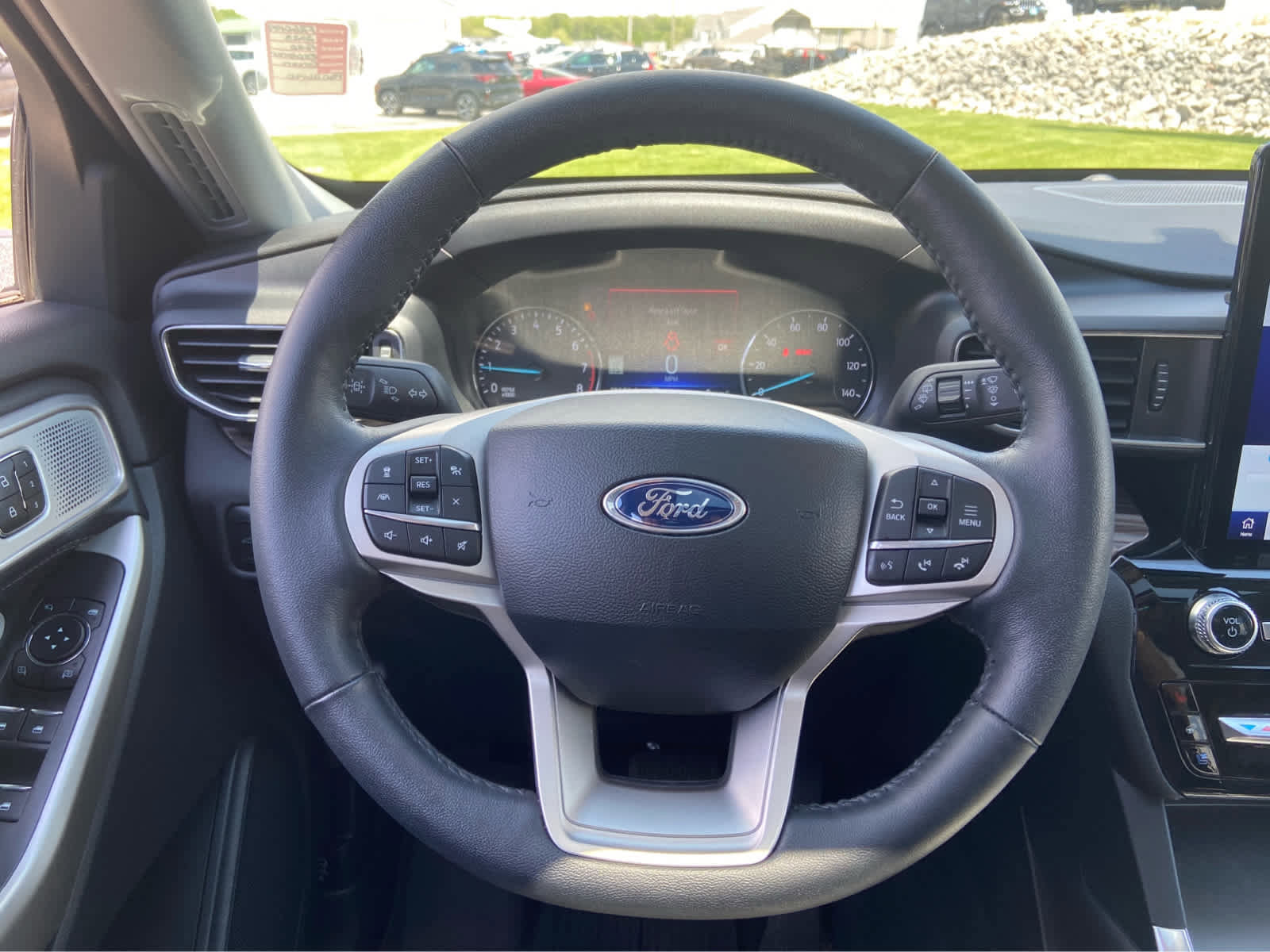 Used 2023 Ford Explorer Limited w/ Limited Technology Package AWD/4WD image 38