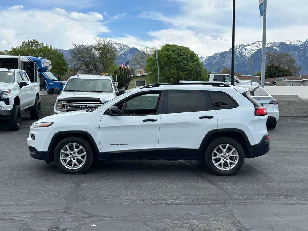 Used 2016 Jeep Cherokee Sport FWD image 8