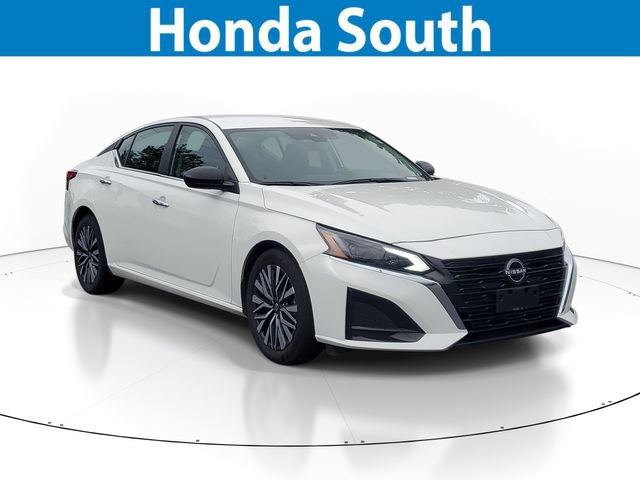 Used 2025 Nissan Altima 2.5 SV FWD image 1