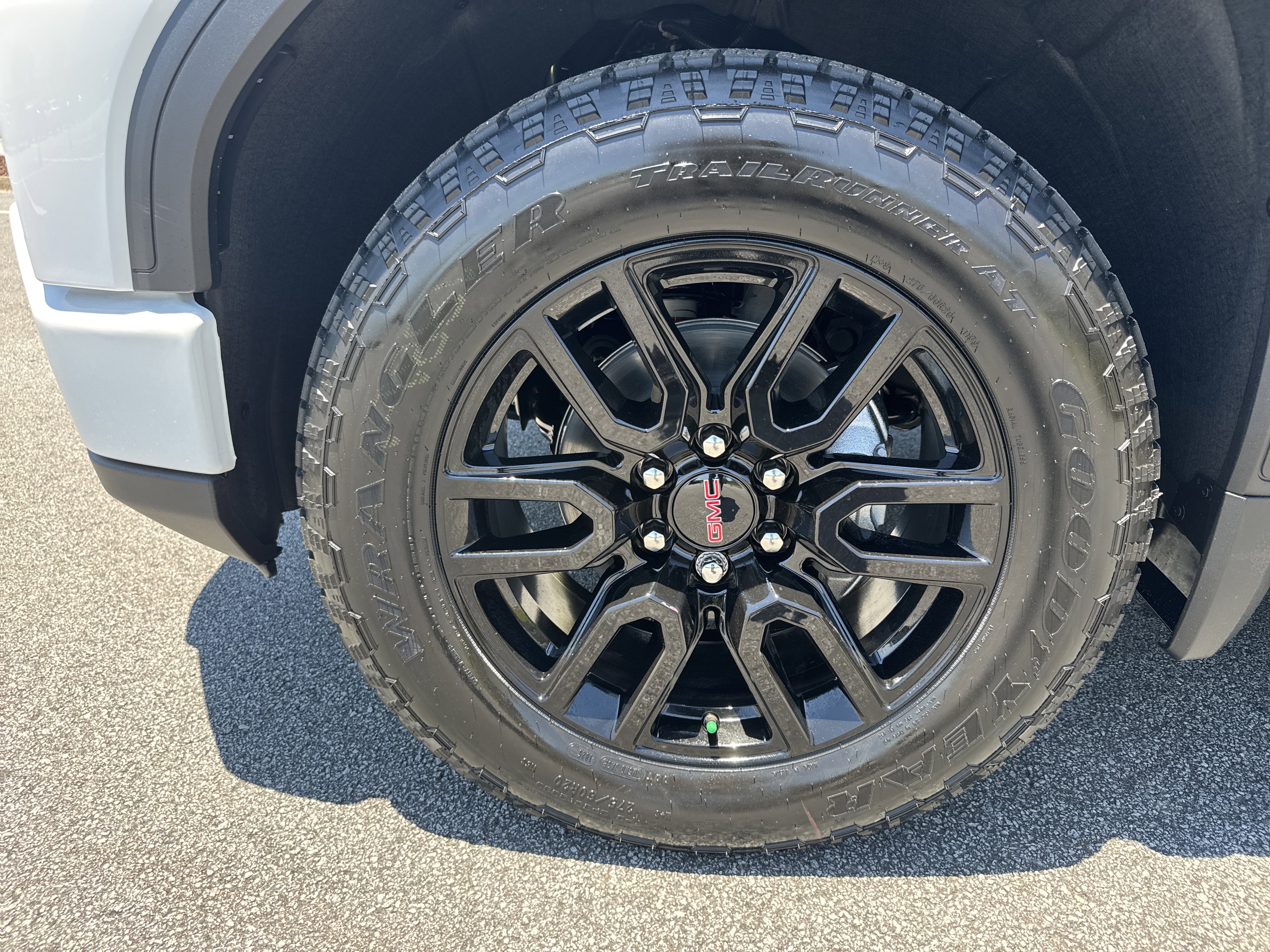 New 2026 GMC Sierra 1500 Elevation w/ X31 Off-Road Package AWD/4WD image 13
