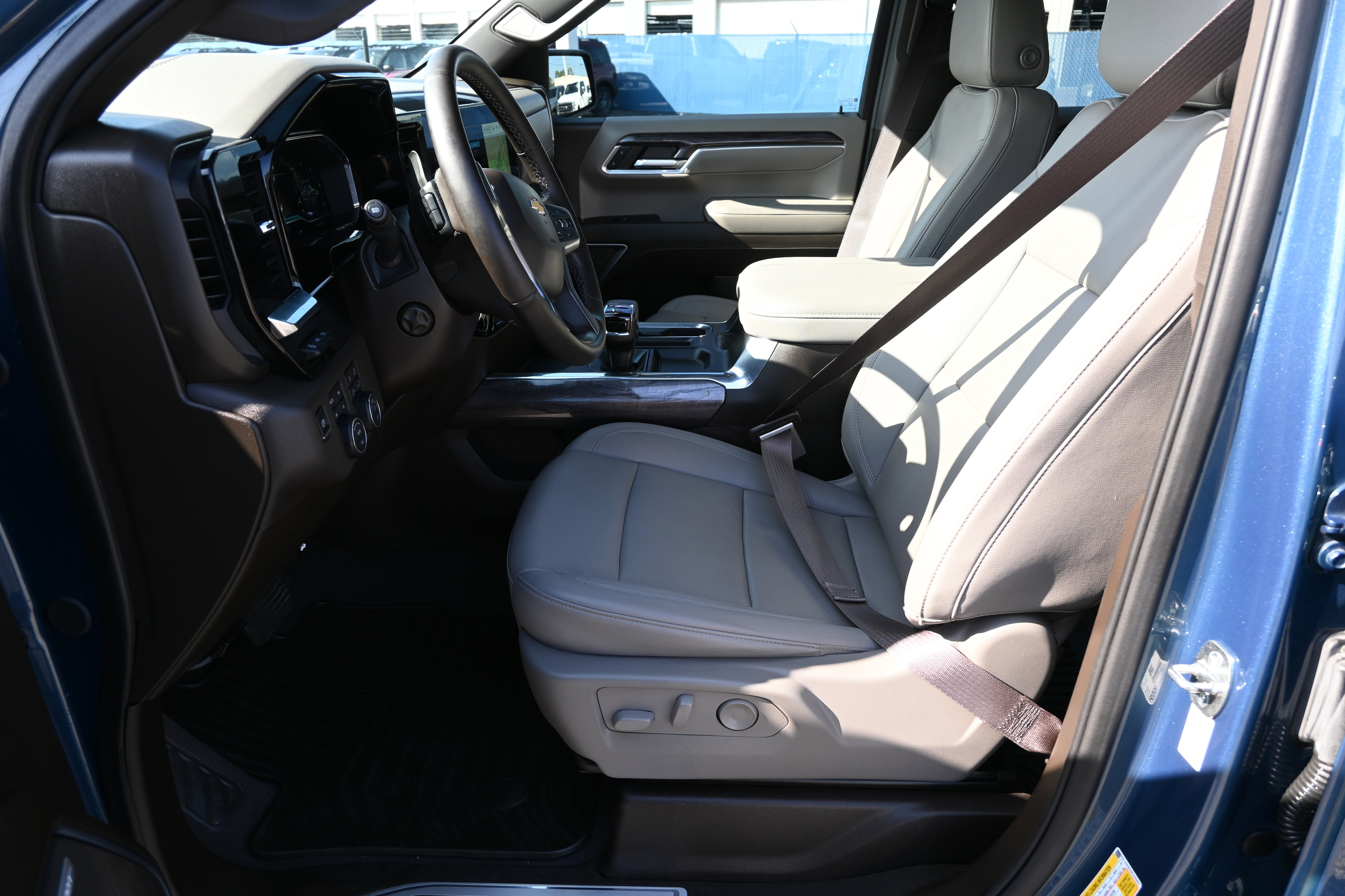 Used 2024 Chevrolet Silverado 1500 LTZ w/ Technology Package image 16