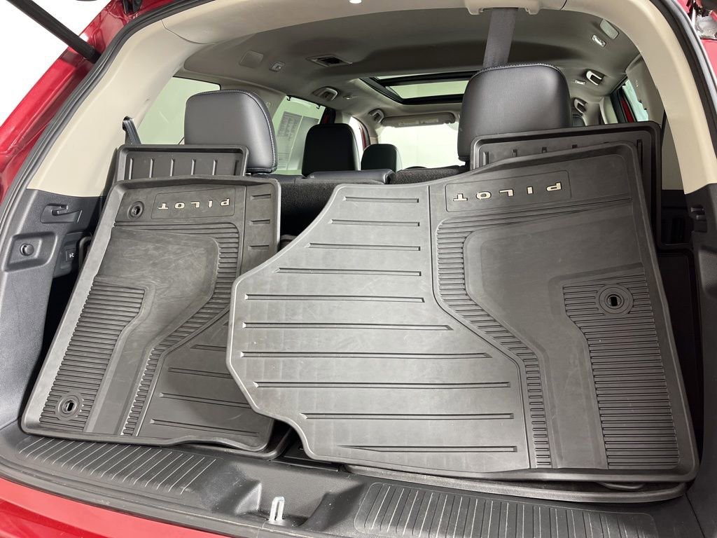 Used 2024 Honda Pilot Touring image 13