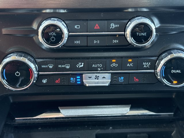 Used 2025 Ford F250 Lariat w/ Black Appearance Package AWD/4WD image 21