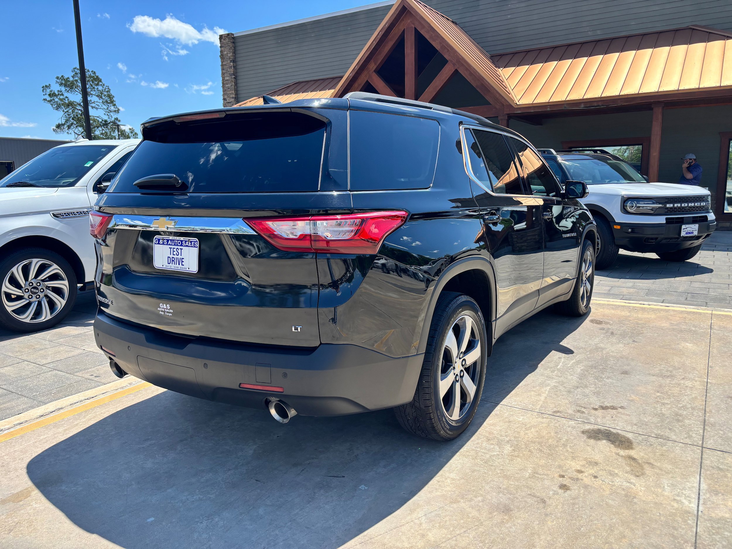 Used 2020 Chevrolet Traverse LT w/ LT Premium Package FWD image 6