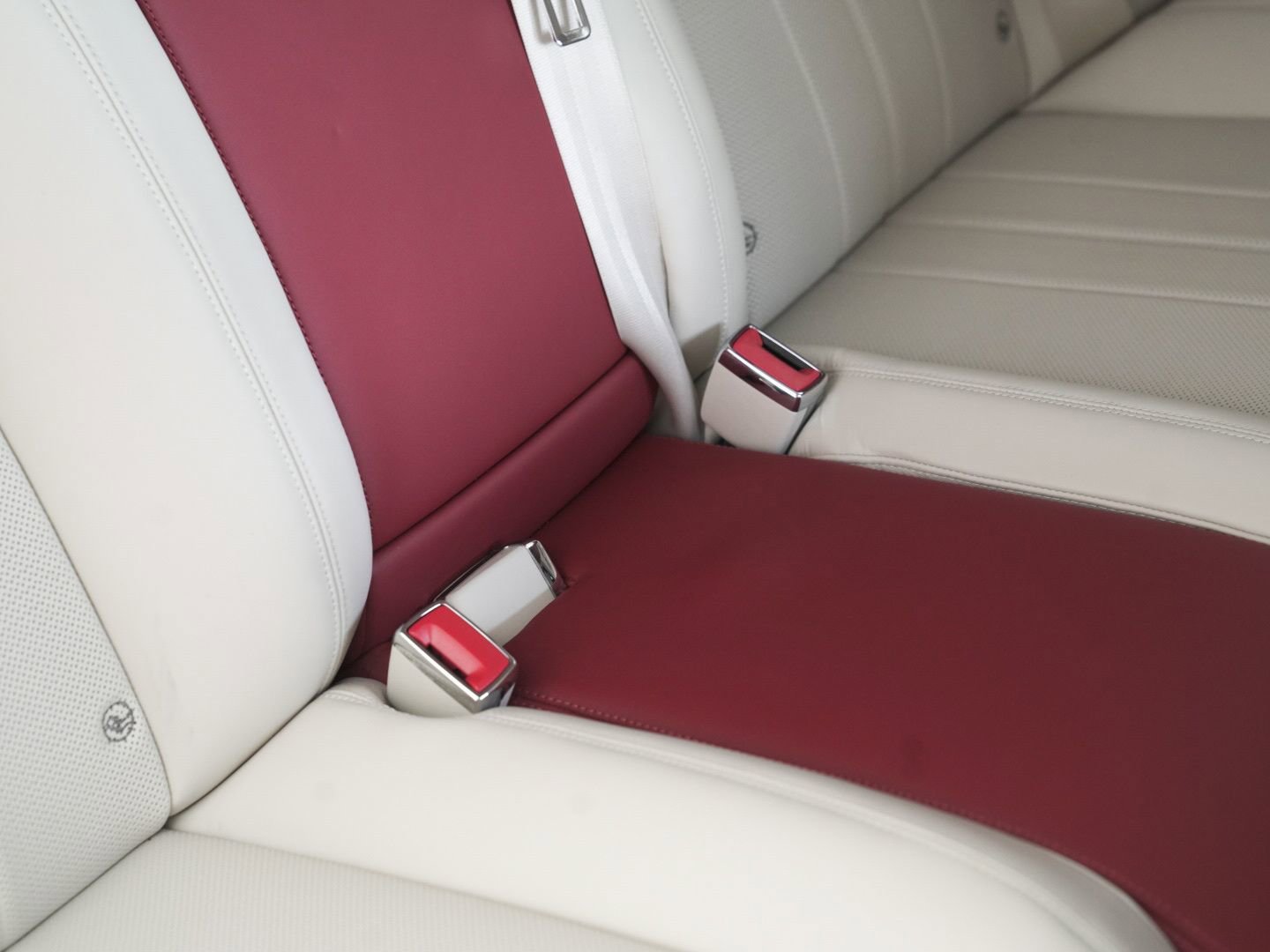 Used 2023 Bentley Flying Spur V8 image 49