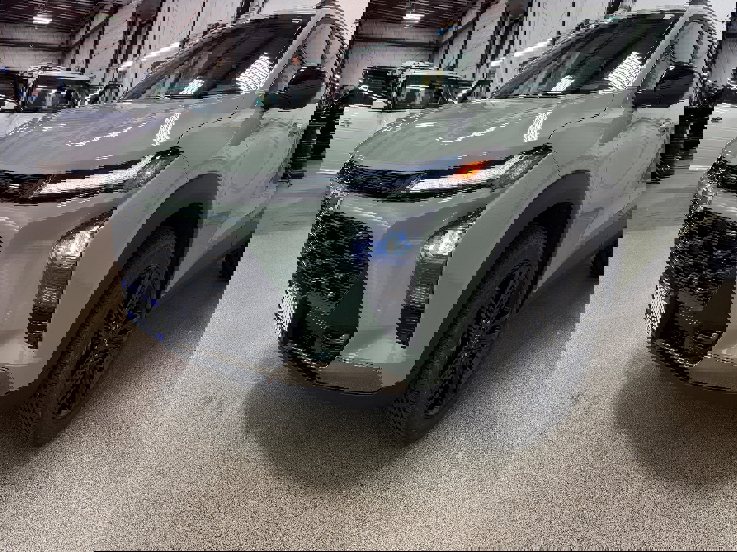 Used 2024 Chevrolet Trax ACTIV w/ Sunroof Package FWD image 31