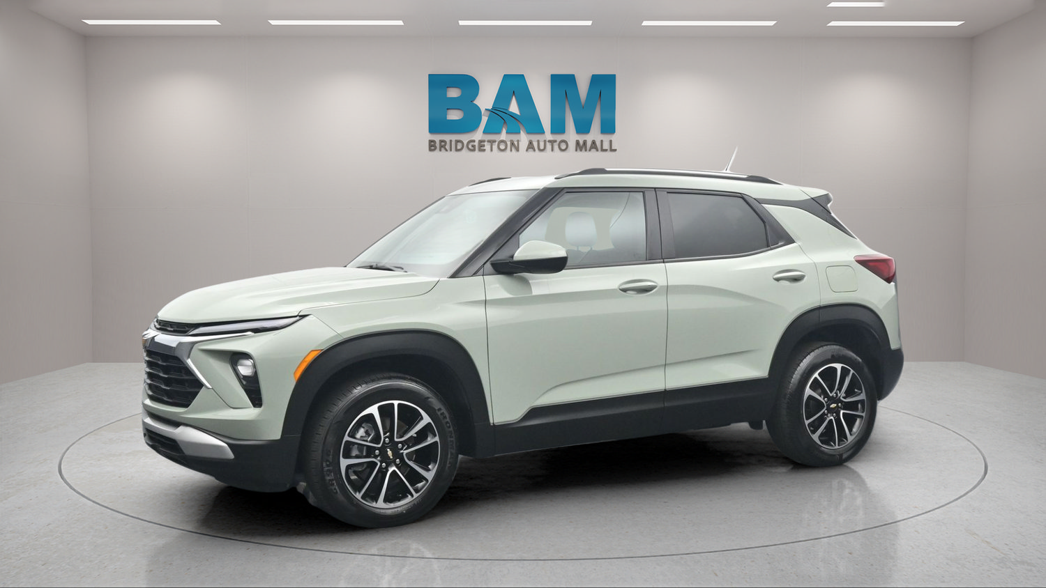 Used 2025 Chevrolet TrailBlazer LT AWD/4WD image 3