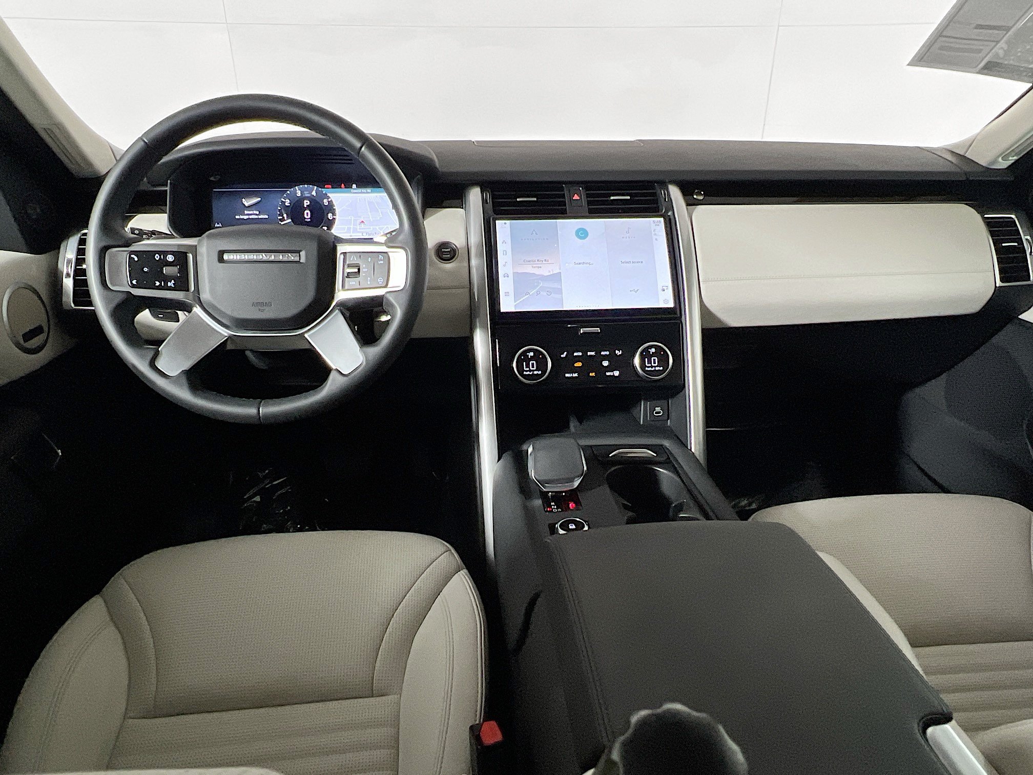 Used 2025 Land Rover Discovery S AWD/4WD image 30
