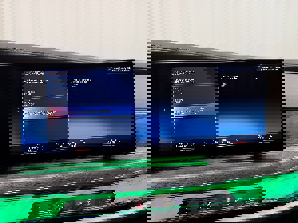 Used 2024 BMW 740i xDrive image 33